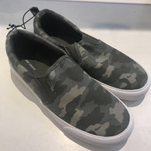 Load image into Gallery viewer, Joe Fresh Canvas Green camo NWT Runners 4
